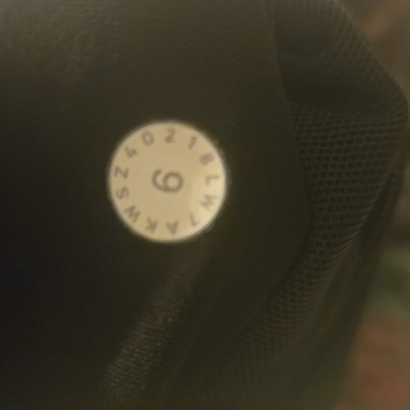 Lululemon Women's Run Times Short II Zen Garden Black Size 6 - Picture 7 of 7